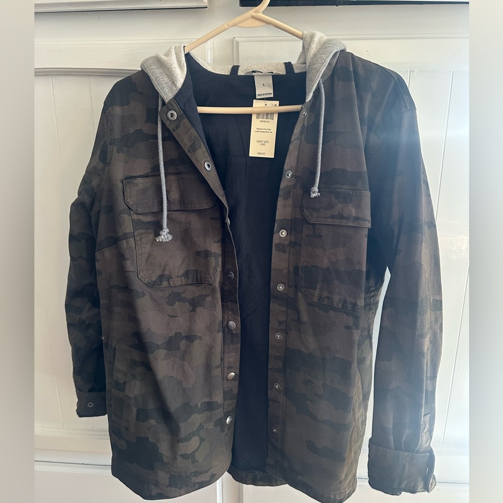 Duluth Trading Co Men's Hooded Camo Field Jacket in Olive Brown
